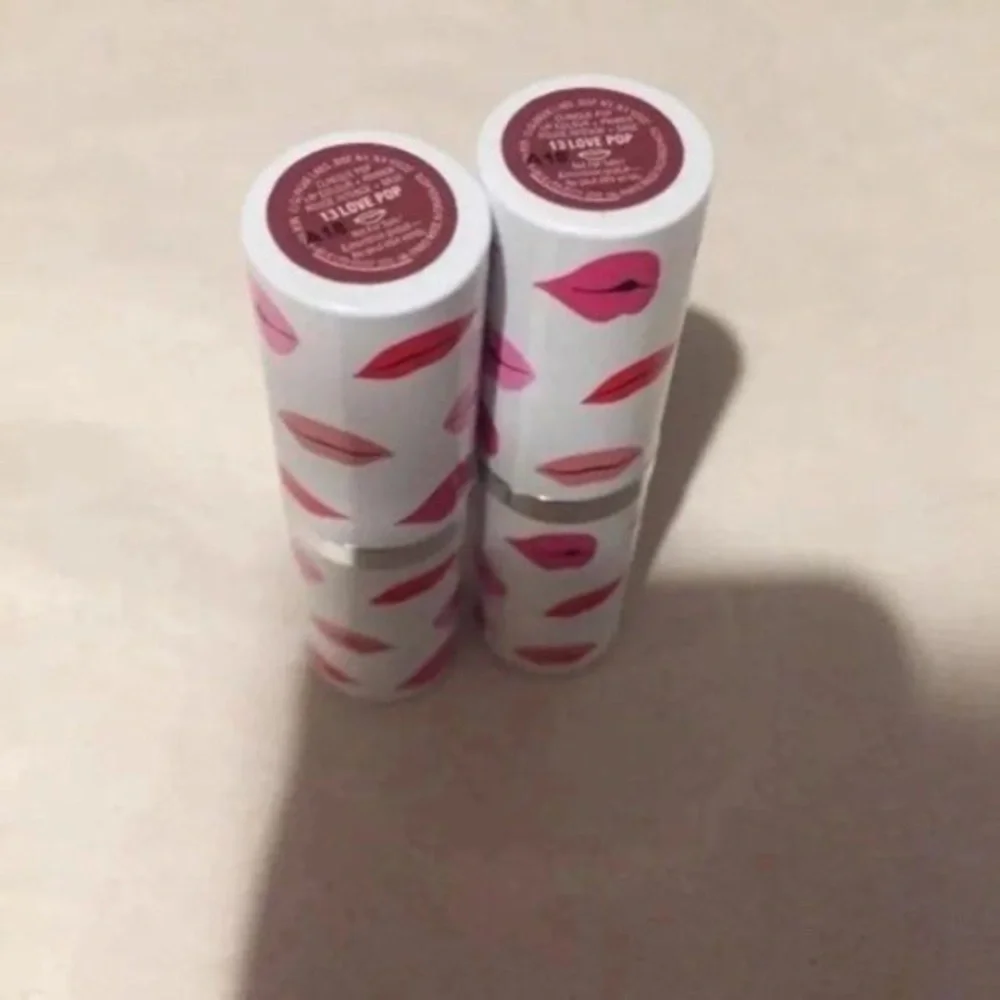 2 x Clinique lipsticks